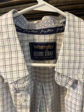 Wrangler George Strait White and Navy Plaid Button-Down Shirt
